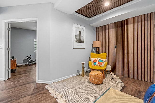 522 Superior St, Vernon Hills, IL 60061 - living area with wood finished floors, baseboards, and recessed lighting