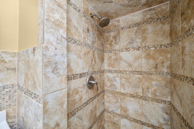 472 Lakewood Blvd, Park Forest, IL 60466 - details featuring tiled shower