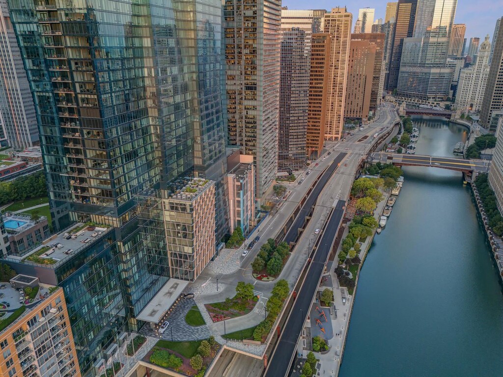 363 E Wacker Dr Unit 4201, Chicago, IL 60601 - city view