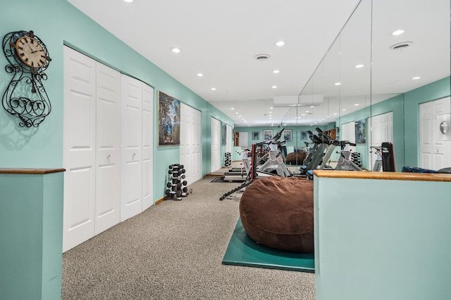gym with carpet floors, visible vents, and recessed lighting