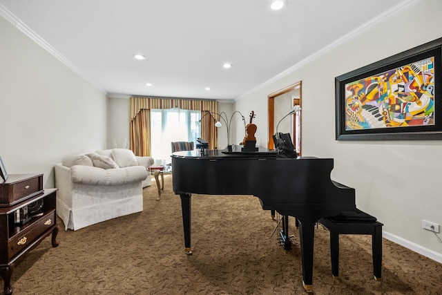 living area featuring baseboards, carpet flooring, recessed lighting, and ornamental molding