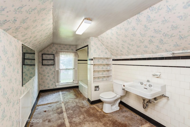940 W Main St, Saint Charles, IL 60174 - full bath with toilet, wallpapered walls, lofted ceiling, shower / bath combination, and a sink
