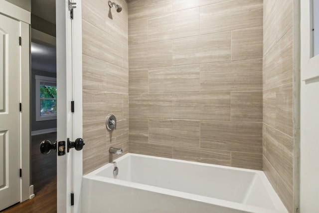 6734 N Hamlin Ave, Lincolnwood, IL 60712 - bathroom with bathing tub / shower combination