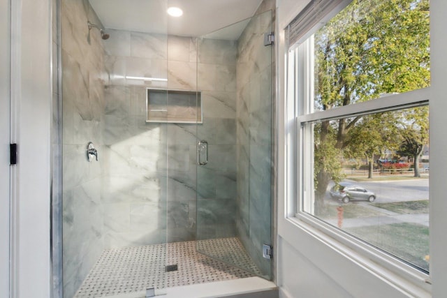6734 N Hamlin Ave, Lincolnwood, IL 60712 - full bath with a shower stall