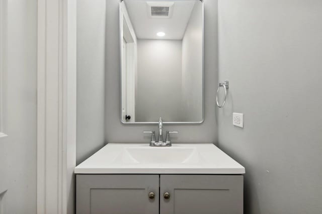 6734 N Hamlin Ave, Lincolnwood, IL 60712 - bathroom featuring vanity