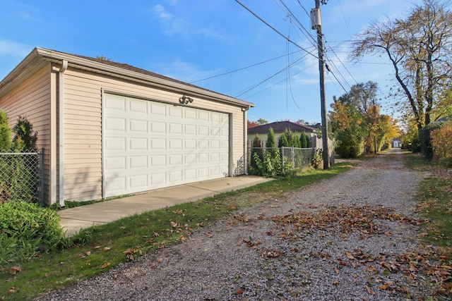 6734 N Hamlin Ave, Lincolnwood, IL 60712 - detached garage featuring fence