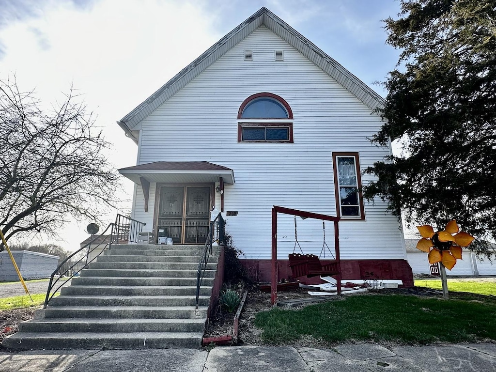 269 Chicago St, Dewitt, IL 61735 - view of front of house with covered porch and stairway