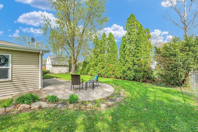 view of yard featuring a patio