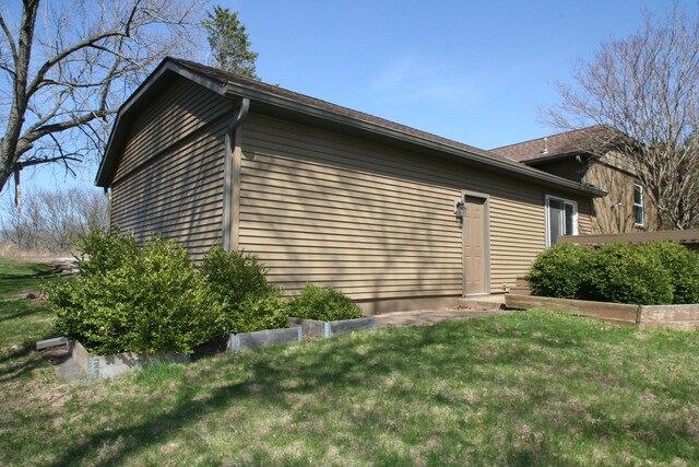 801 Heritage Dr, Mackinaw, IL 61755 - view of home's exterior with a yard