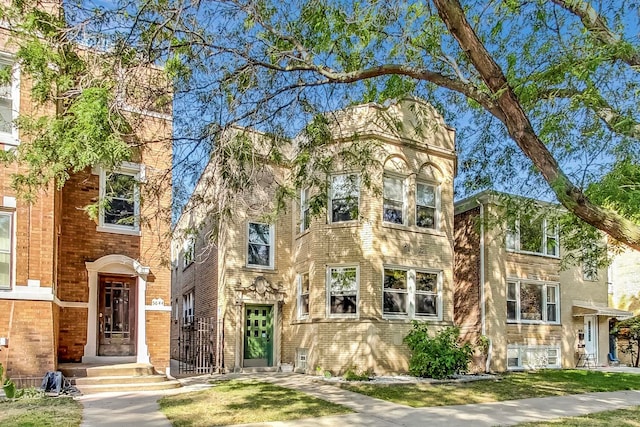 view of front facade with brick siding