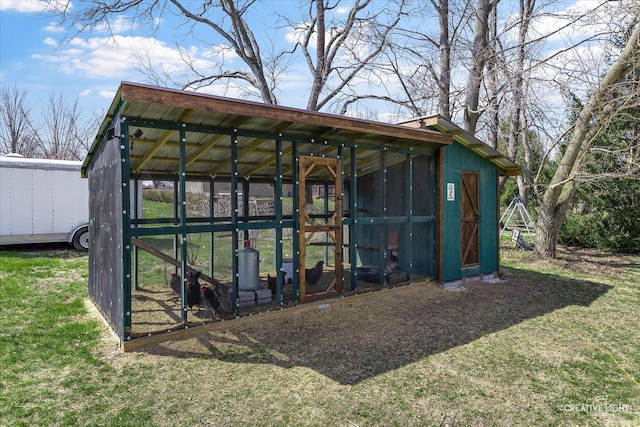 view of poultry coop featuring a lawn