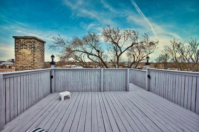 6237 N Mozart St, Chicago, IL 60659 - view of wooden deck