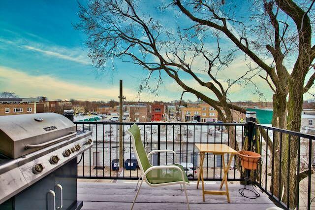 6237 N Mozart St, Chicago, IL 60659 - balcony featuring grilling area