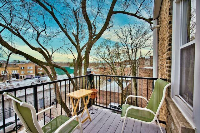 6237 N Mozart St, Chicago, IL 60659 - view of deck