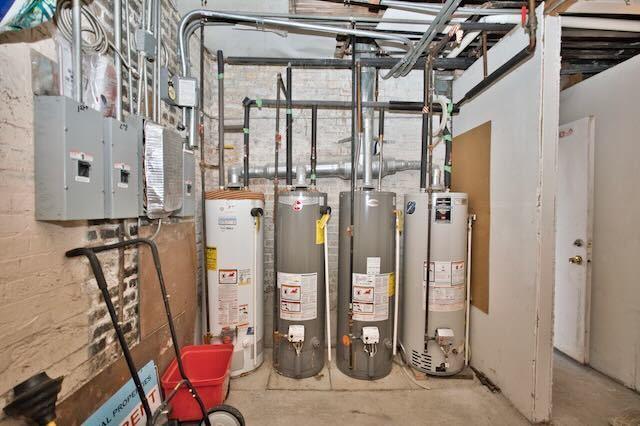 6237 N Mozart St, Chicago, IL 60659 - utility room featuring water heater