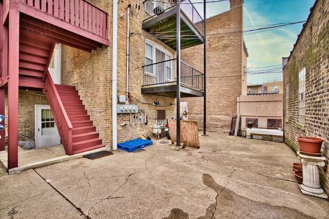 6237 N Mozart St, Chicago, IL 60659 - exterior space with stairway