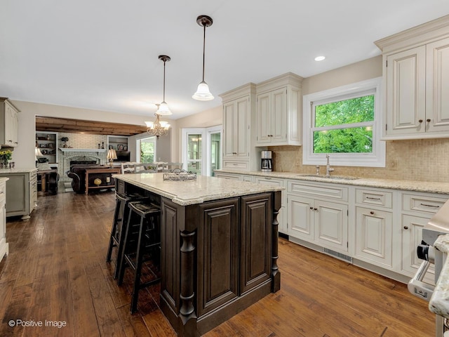 2 Stirrup Cup Ct, Saint Charles, IL 60174 - kitchen featuring a sink, open floor plan, tasteful backsplash, a breakfast bar area, and recessed lighting