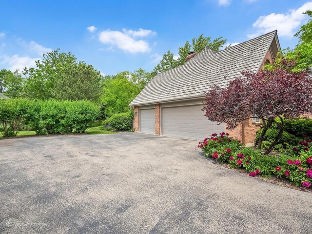 2 Stirrup Cup Ct, Saint Charles, IL 60174 - view of garage