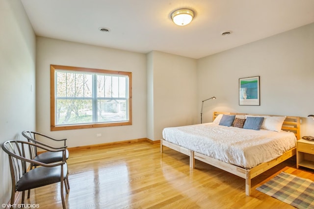 905 Basswood St, Hoffman Estates, IL 60169 - bedroom featuring light wood-style flooring and baseboards