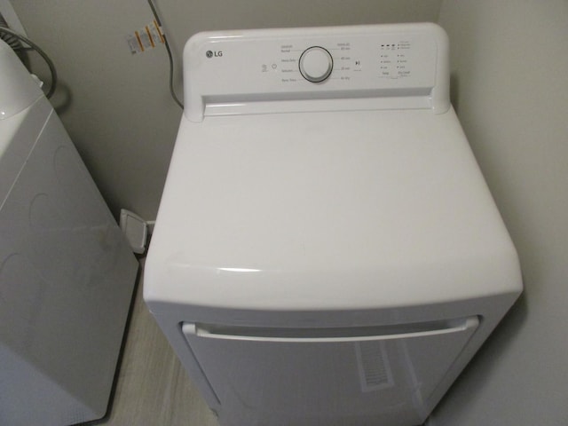 details featuring washer / clothes dryer
