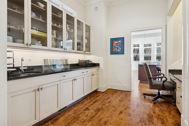 2735 N Dayton St, Chicago, IL 60614 - bar featuring a sink, dark wood-type flooring, baseboards, and ornamental molding