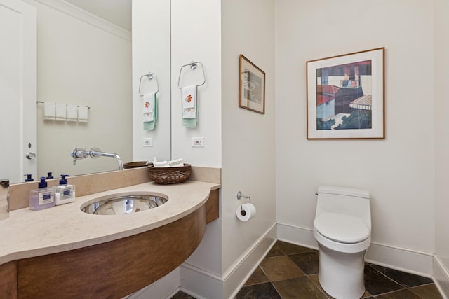 2735 N Dayton St, Chicago, IL 60614 - bathroom with baseboards, toilet, vanity, and crown molding
