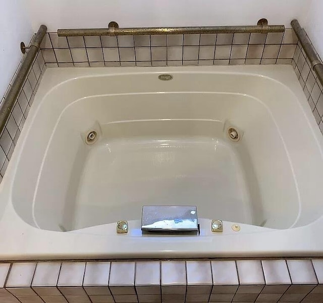 full bath featuring a bathtub