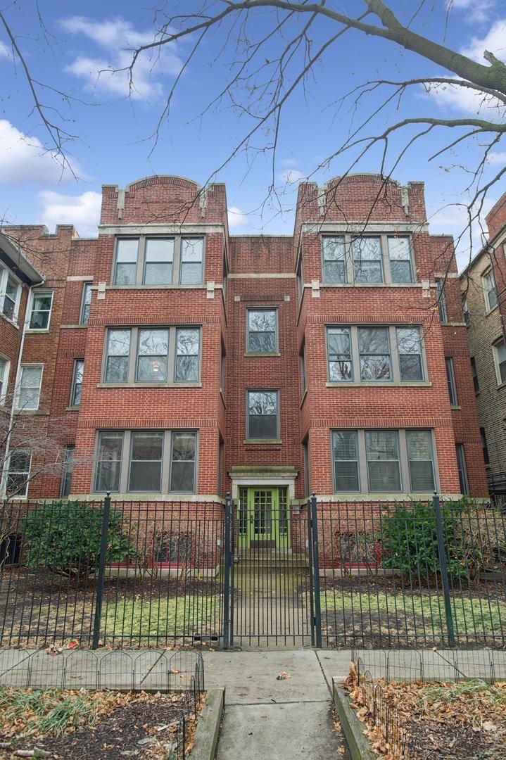 1531 W Fargo Ave Unit 1E, Chicago, IL 60626 - view of property with a fenced front yard