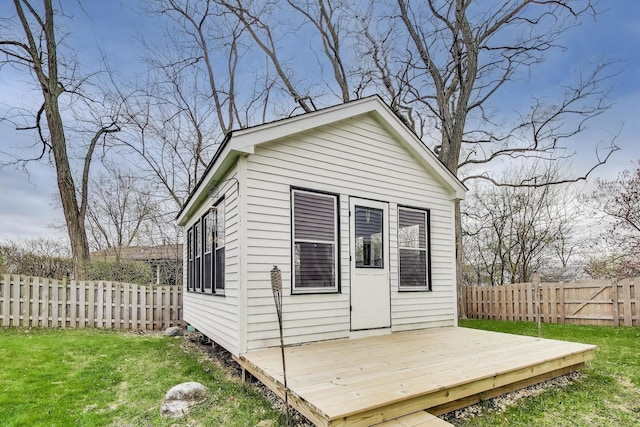 367 Quist Ct, Grayslake, IL 60030 - view of outdoor structure with a fenced backyard