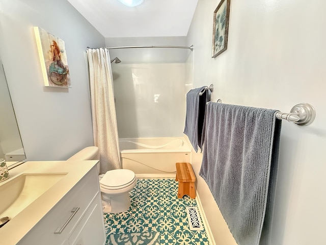 648 S Rosehall Ln, Round Lake, IL 60073 - full bath with shower / bath combo with shower curtain, toilet, and vanity