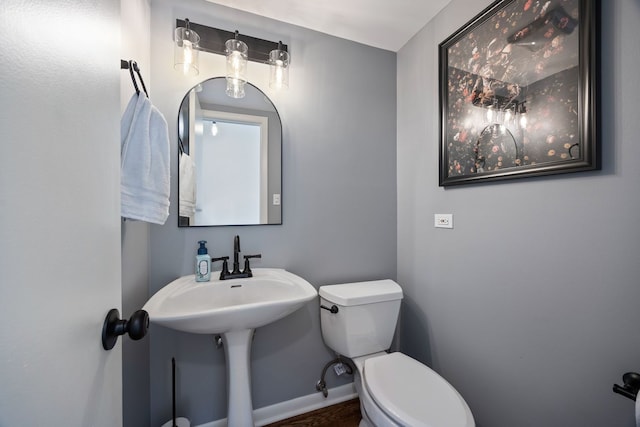 849 W Buckingham Pl Unit G, Chicago, IL 60657 - half bath with toilet and baseboards