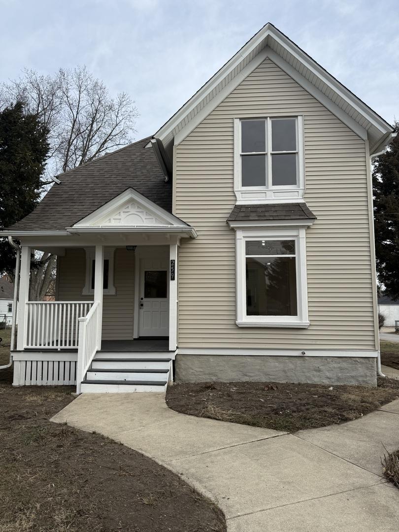 view of front of property with a shingled roof and covered porch