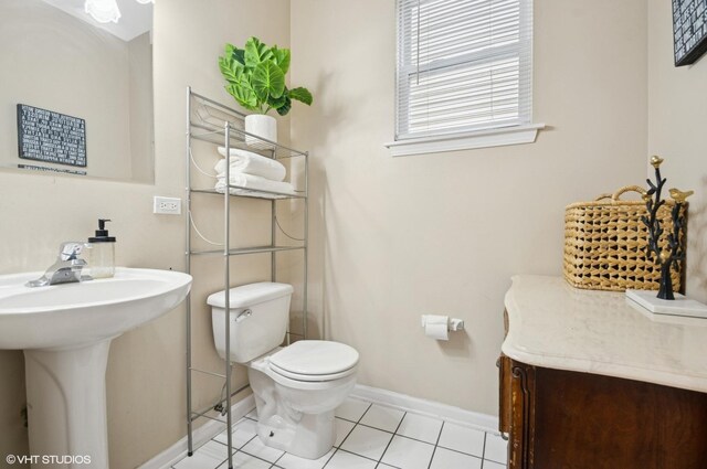 4134 S Ellis Ave, Chicago, IL 60653 - bathroom featuring toilet, baseboards, tile patterned floors, and a sink