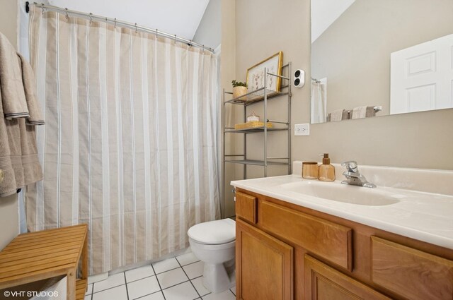 4134 S Ellis Ave, Chicago, IL 60653 - full bathroom with vanity, toilet, tile patterned flooring, lofted ceiling, and curtained shower