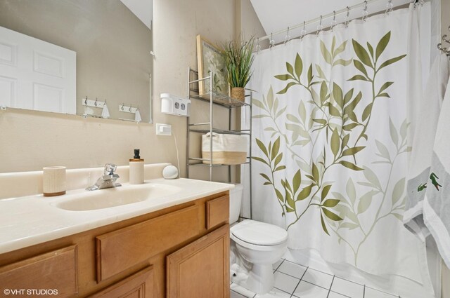 4134 S Ellis Ave, Chicago, IL 60653 - bathroom featuring vanity, toilet, tile patterned flooring, and a shower with curtain