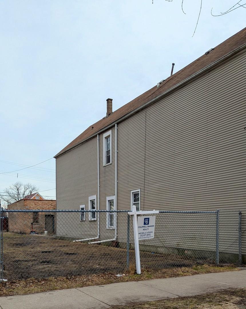 4805 S Elizabeth St, Chicago, IL 60609 - view of home's exterior featuring fence