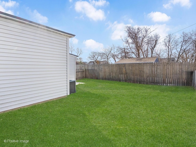 view of yard featuring a fenced backyard