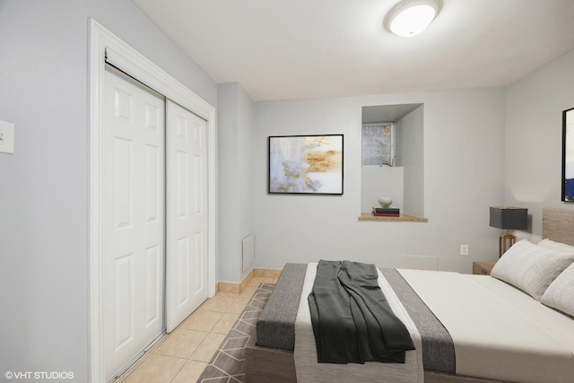 4337 S Prairie Ave Unit G, Chicago, IL 60653 - bedroom with light tile patterned flooring and a closet