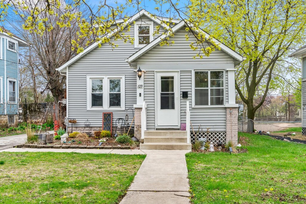123 W York Ave, West Chicago, IL 60185 - photo 1