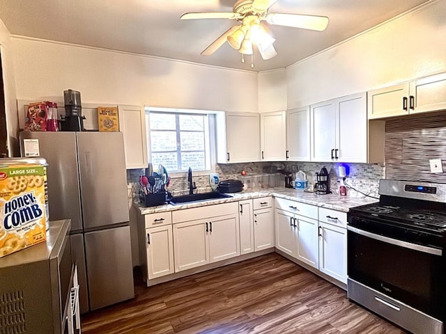 kitchen with a sink, appliances with stainless steel finishes, tasteful backsplash, and ceiling fan