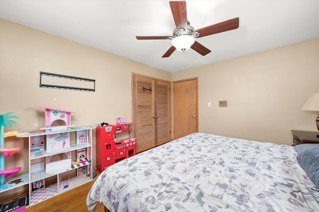 910 Sarah Ln, Aurora, IL 60502 - bedroom featuring wood finished floors, a closet, and a ceiling fan