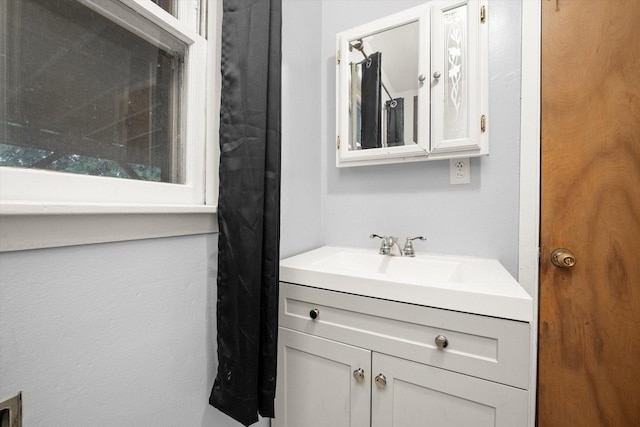 910 Sarah Ln, Aurora, IL 60502 - bathroom with vanity