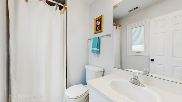 1531 Walnut St, Western Springs, IL 60558 - full bath with toilet, vanity, and a shower with shower curtain