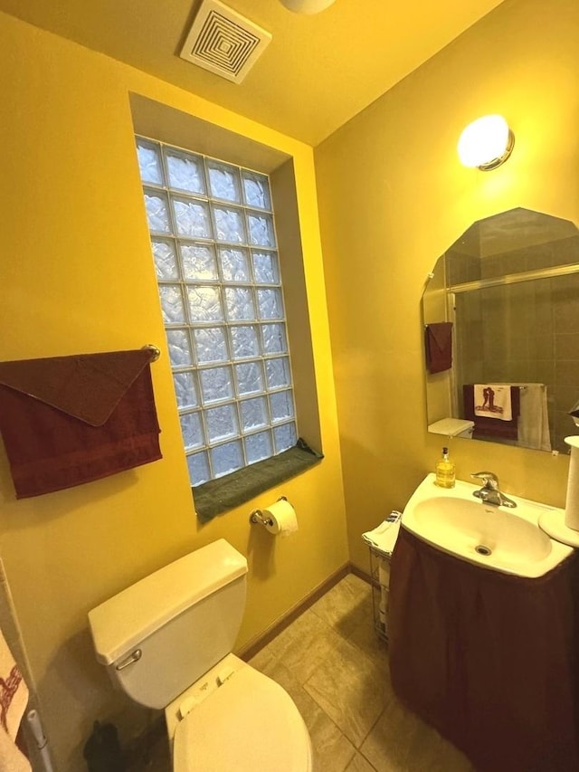 4242 S Vincennes Ave Unit 2, Chicago, IL 60653 - full bath with toilet, vanity, a tile shower, tile patterned flooring, and baseboards