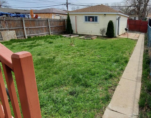 4627 W Schubert Ave, Chicago, IL 60639 - view of yard with an outdoor structure and a fenced backyard