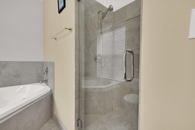 6510 S Woodlawn Ave Unit 1, Chicago, IL 60637 - full bathroom featuring a stall shower and a garden tub