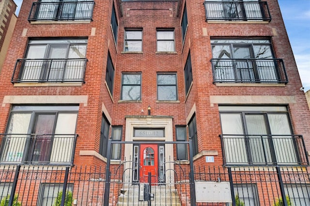 6510 S Woodlawn Ave Unit 1, Chicago, IL 60637 - view of property featuring fence