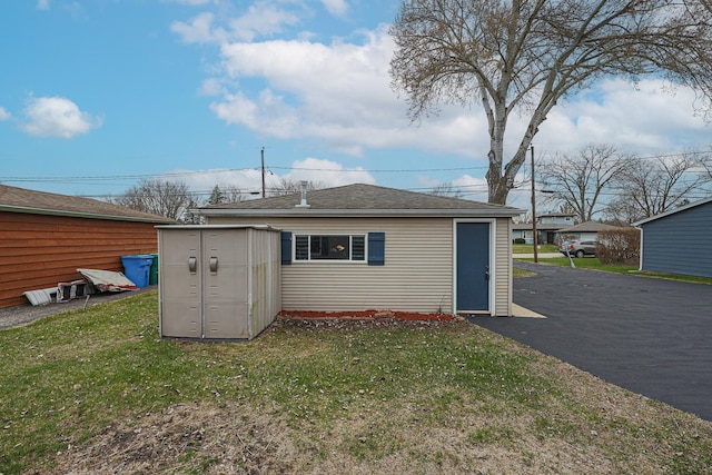 view of outbuilding with an outbuilding
