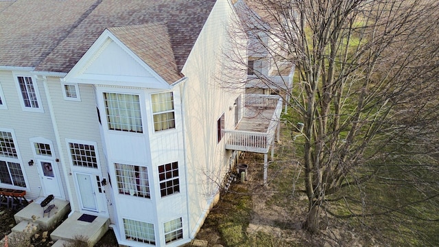 1208 Fox Hill Ln, North Aurora, IL 60542 - view of property exterior with a shingled roof