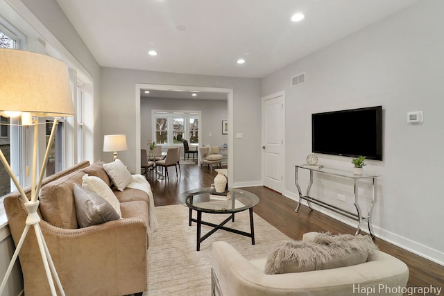 living area featuring dark wood finished floors, visible vents, and recessed lighting